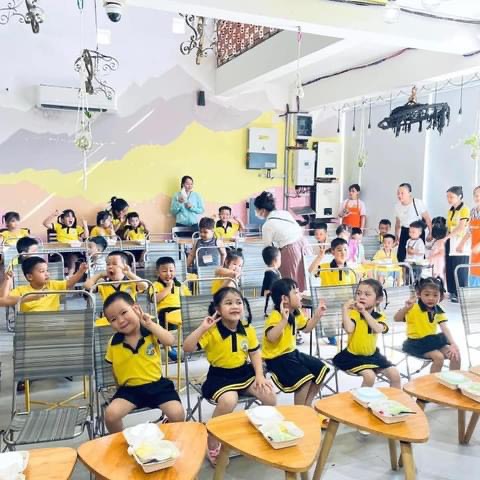Đồng phục mầm non đẹp nhất 2024