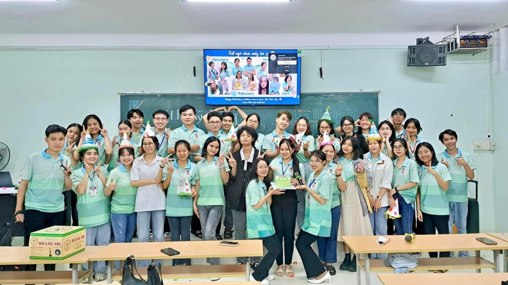 Việt Phong - Cung cấp áo polo đồng phục cho sinh viên