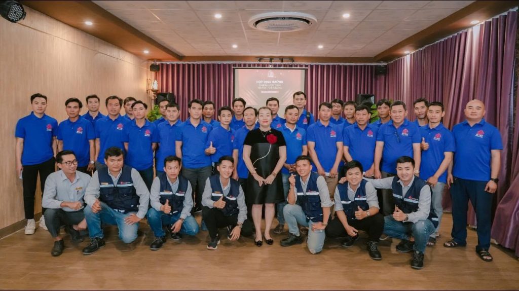 Việt Phong là một trong những đơn vị hàng đầu trong lĩnh vực tư vấn – thiết kế - sản xuất đồng phục có hơn 10 năm kinh nghiệm.